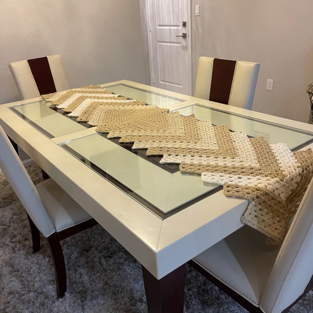 Table runner - Picture 2 of 3